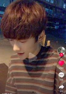 抖音吃瓜男网红是谁啊,他是谁？为何如此火爆？